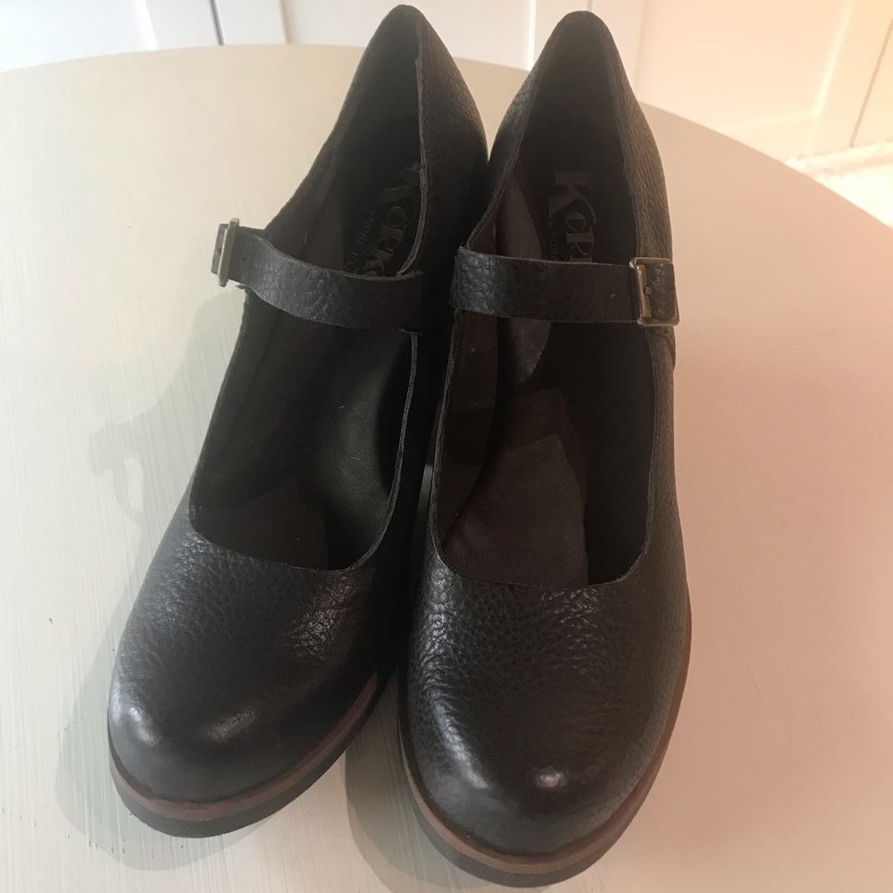 Korks women brown leather wedge heel NWB size 8